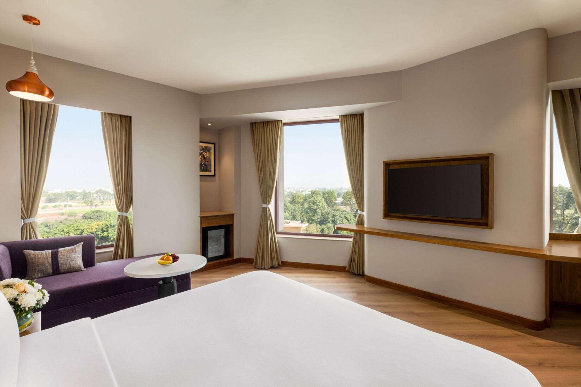 Ramada Encore By Wyndham Amritsar Airport Eksteriør billede