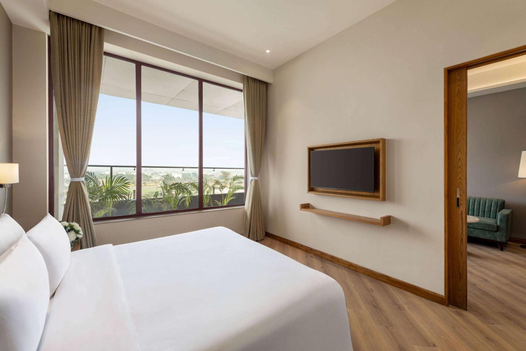 Ramada Encore By Wyndham Amritsar Airport Eksteriør billede