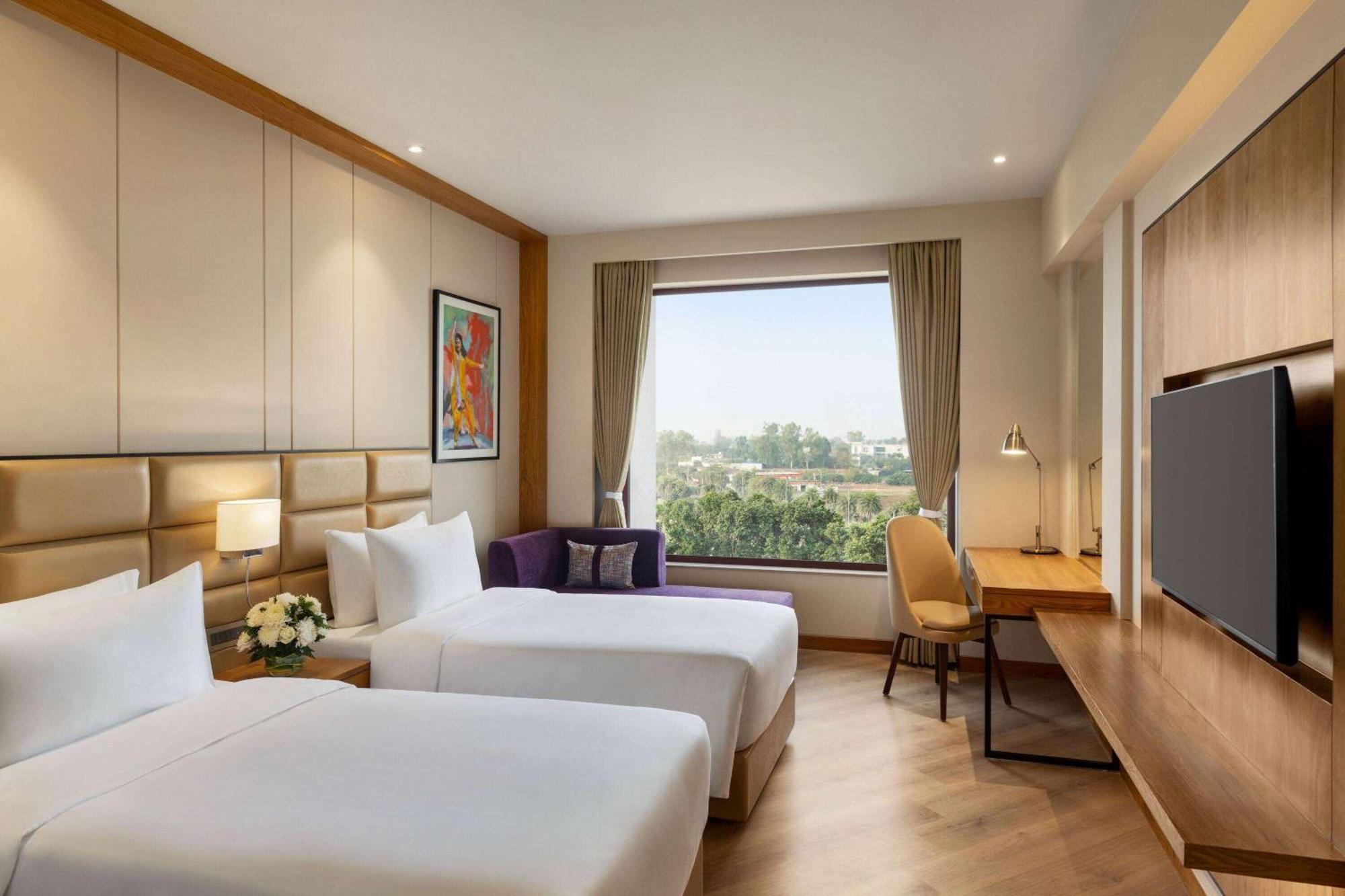 Ramada Encore By Wyndham Amritsar Airport Eksteriør billede