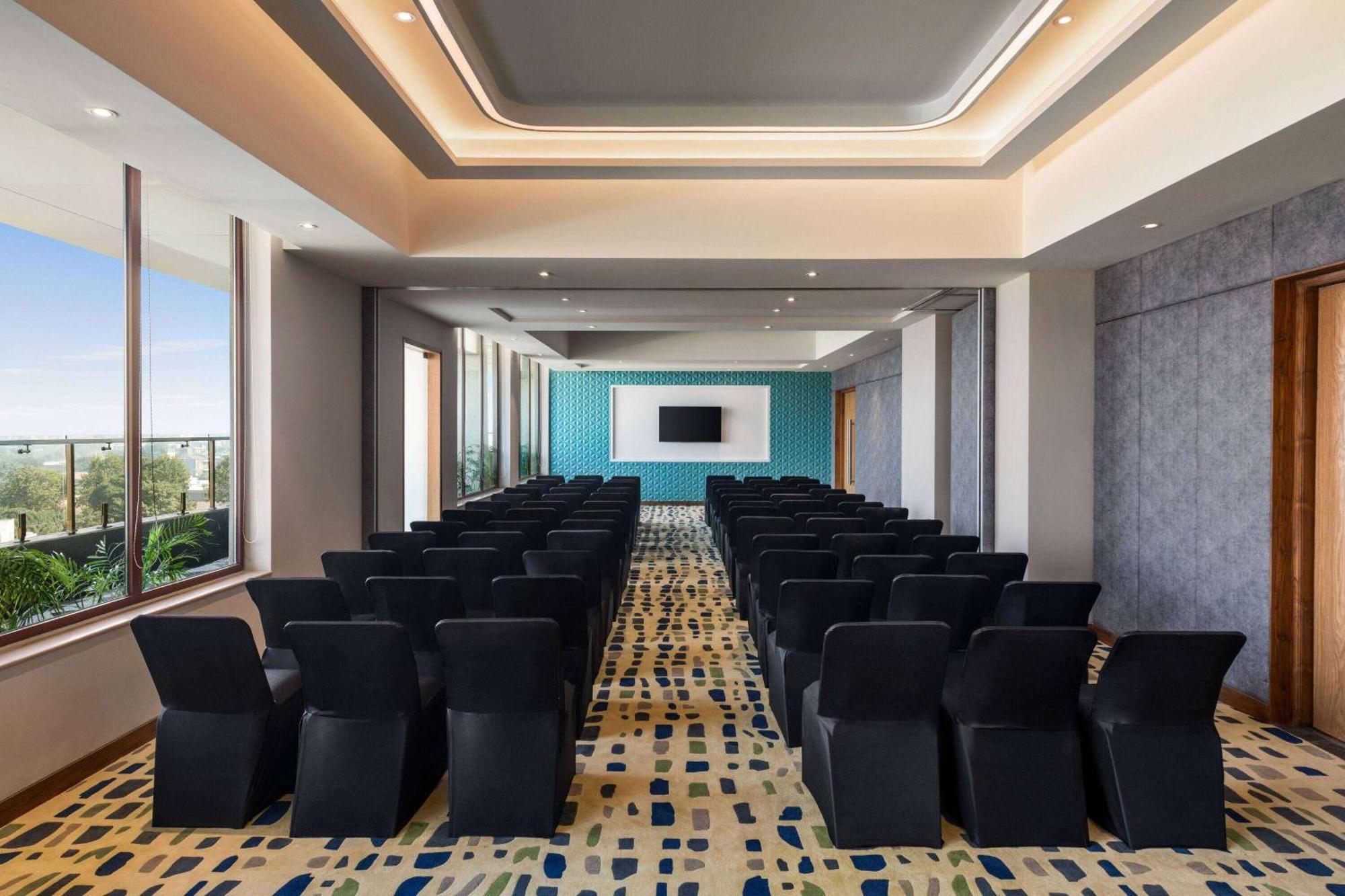 Ramada Encore By Wyndham Amritsar Airport Eksteriør billede