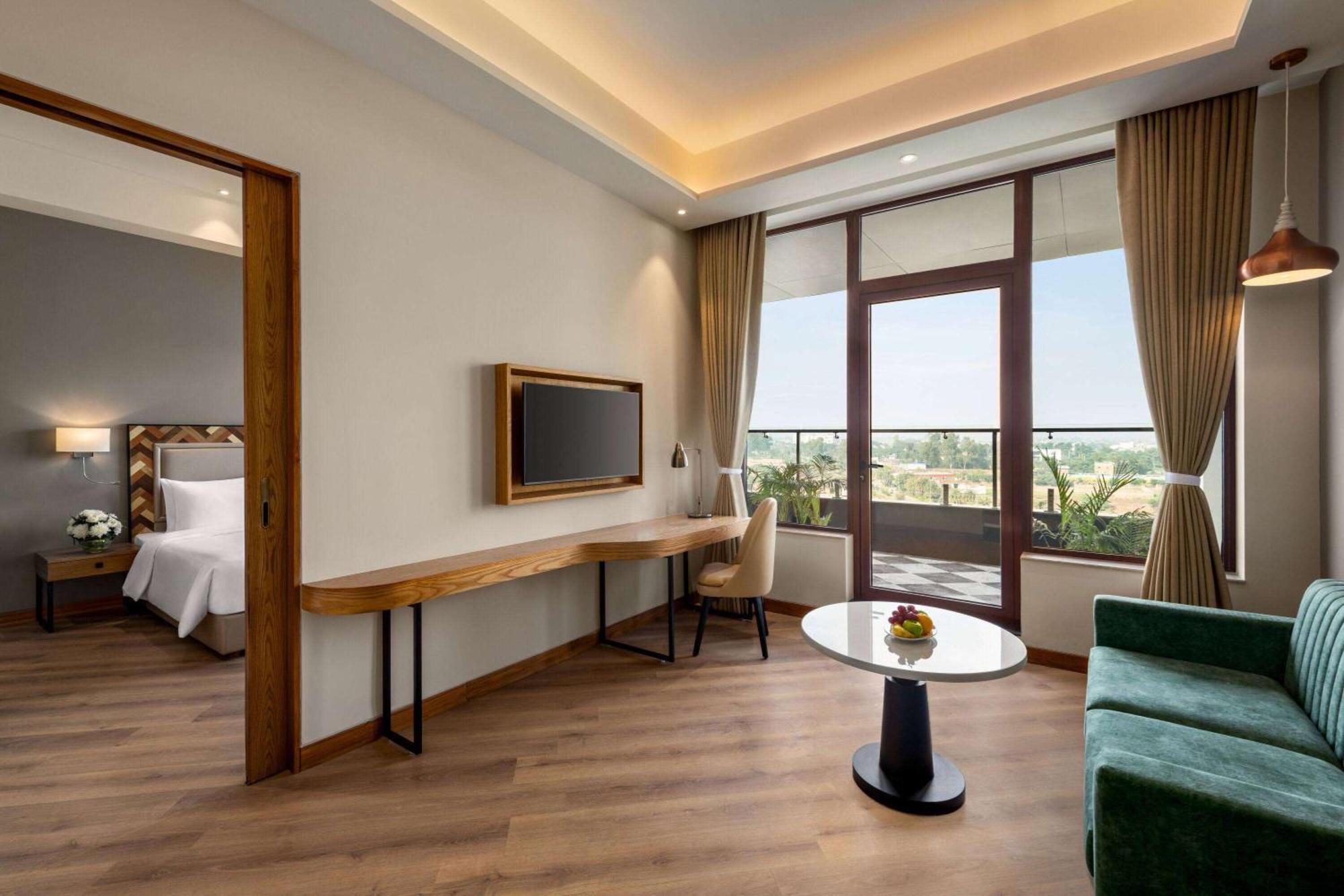 Ramada Encore By Wyndham Amritsar Airport Eksteriør billede