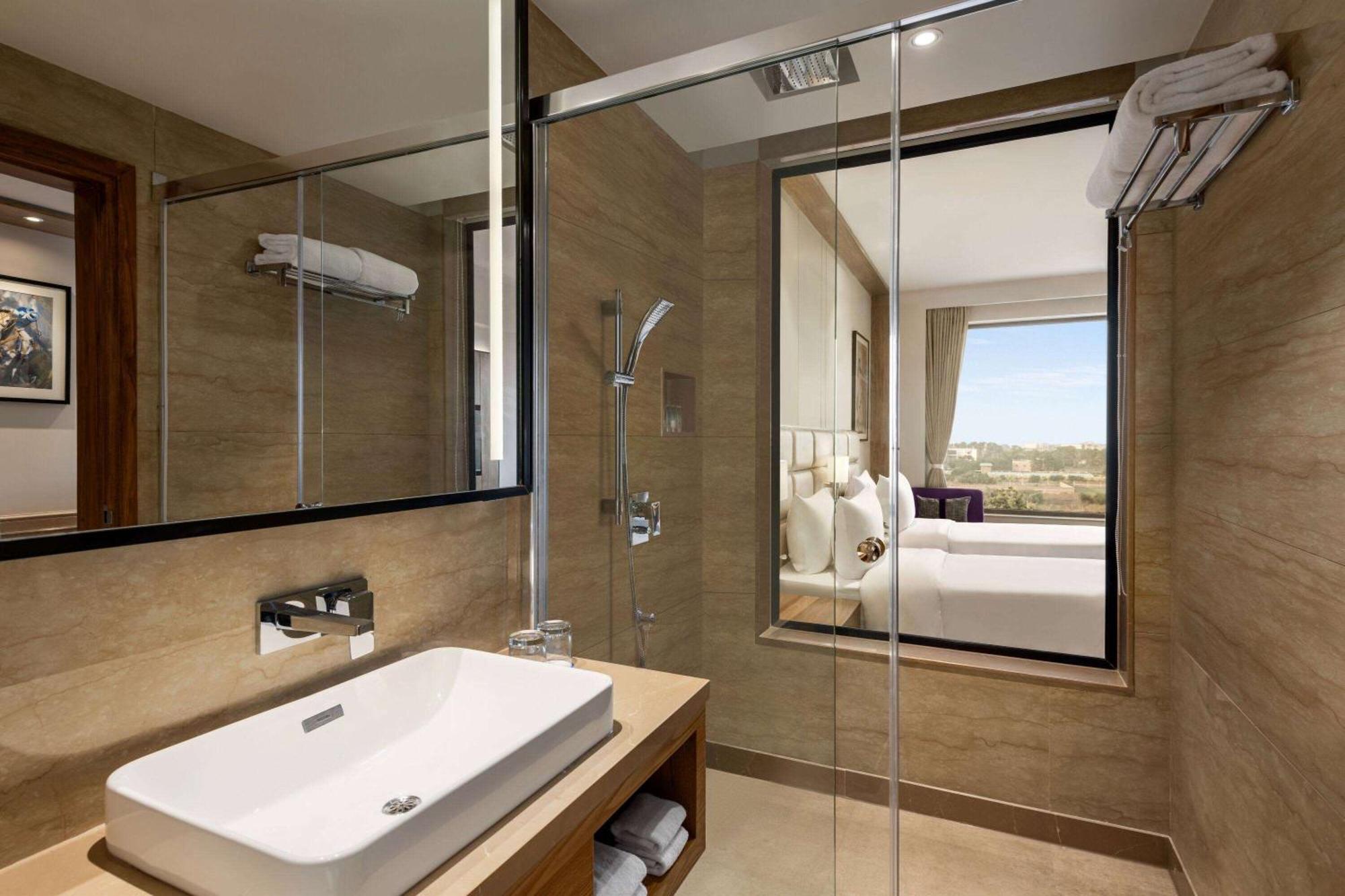 Ramada Encore By Wyndham Amritsar Airport Eksteriør billede