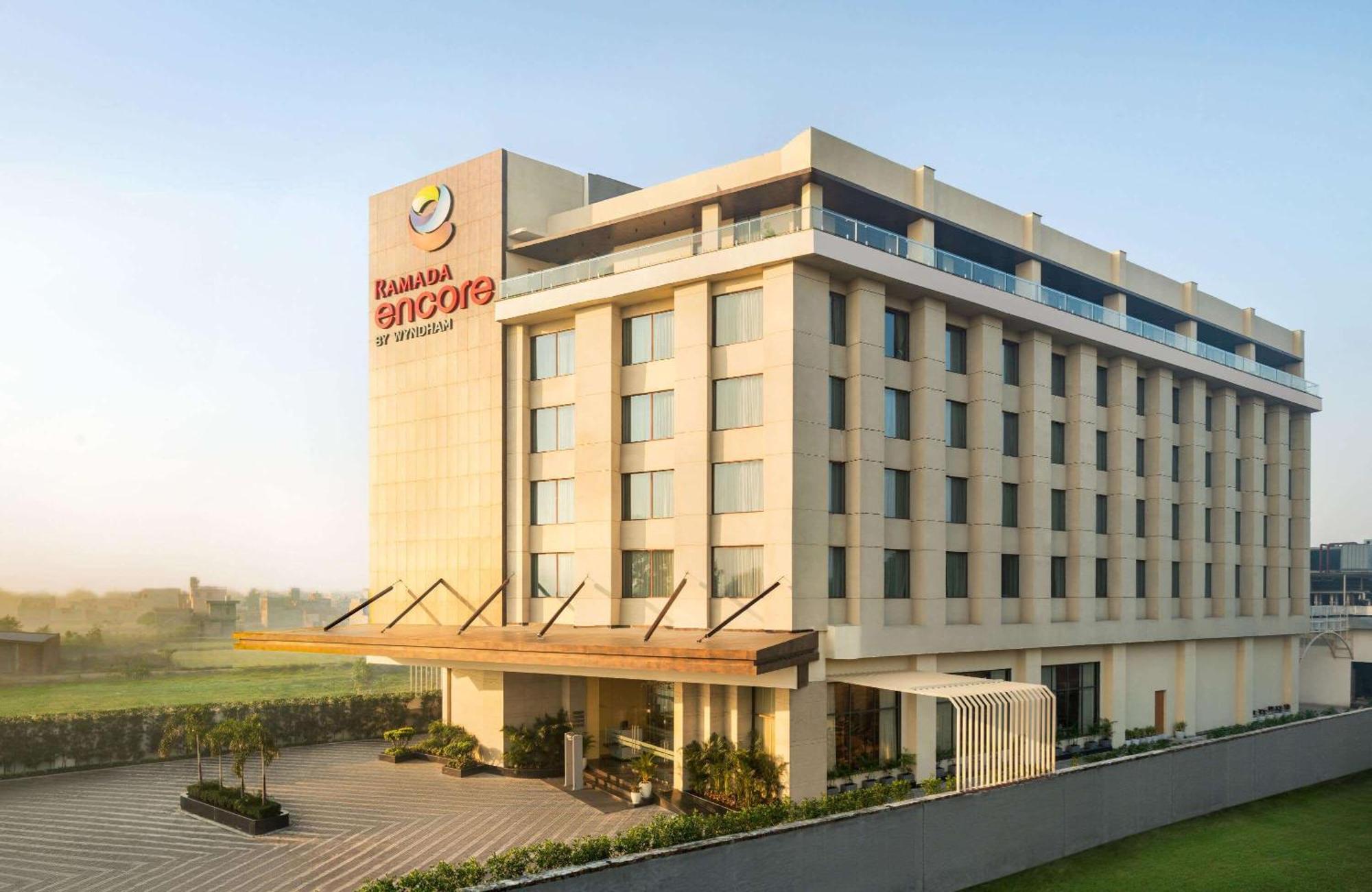 Ramada Encore By Wyndham Amritsar Airport Eksteriør billede